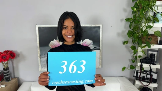 Seksi Brezilyalı genç kız azgın kameramanımızı gerçekten ısıtıyor