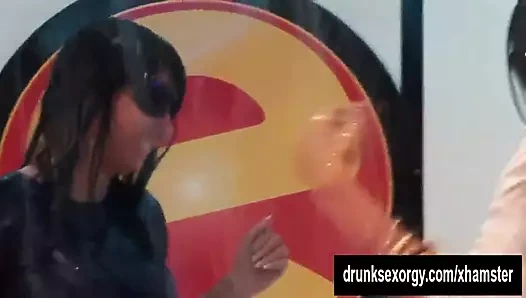 Unique parti civcivler kahrolası içinde the kulüp