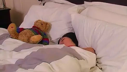 Sıcak esmer ashley mavi darbeler ve kırlangıçlar