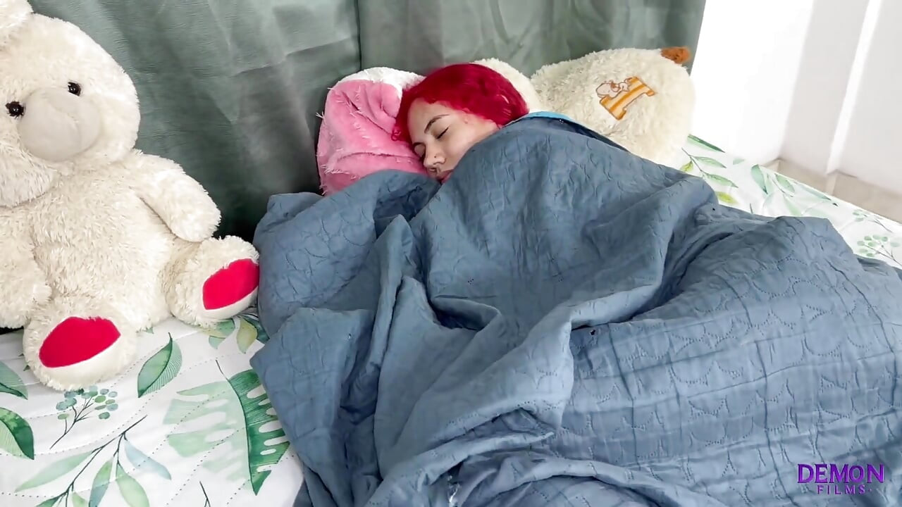 Bölüm 1 üvey kız kardeş gece yarısı sessizliğe şaşırıyor