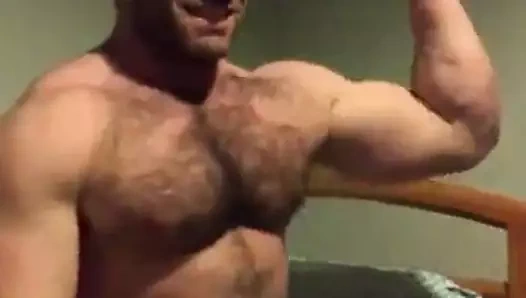 Yakışıklı kaslı solo