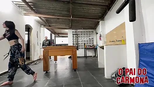 Bad Melli'i çıplak bırakan bilardo oynuyor