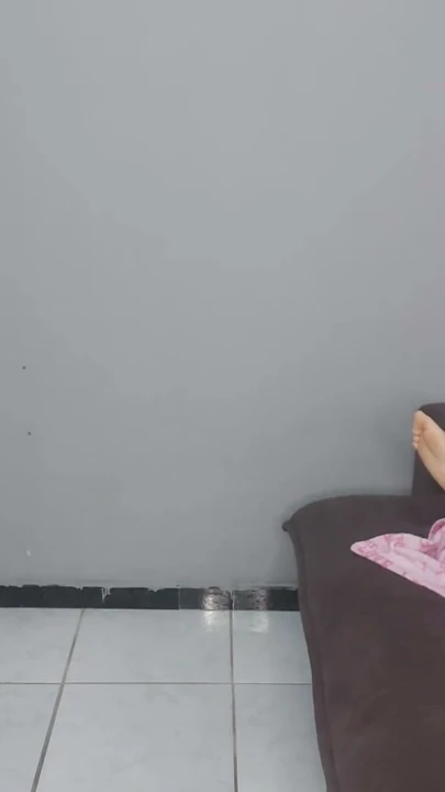 Üvey oğul üvey annesini götüne mastürbasyon yaparken yakalıyor | Klip 1