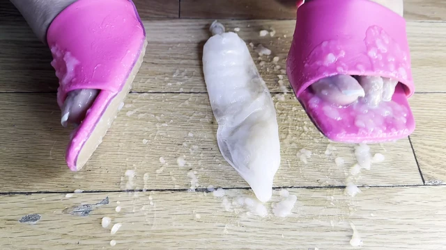 Играю с вашей порцией спермы