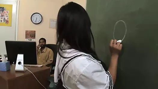 Japon genç milf sikikleri ona öğretmen