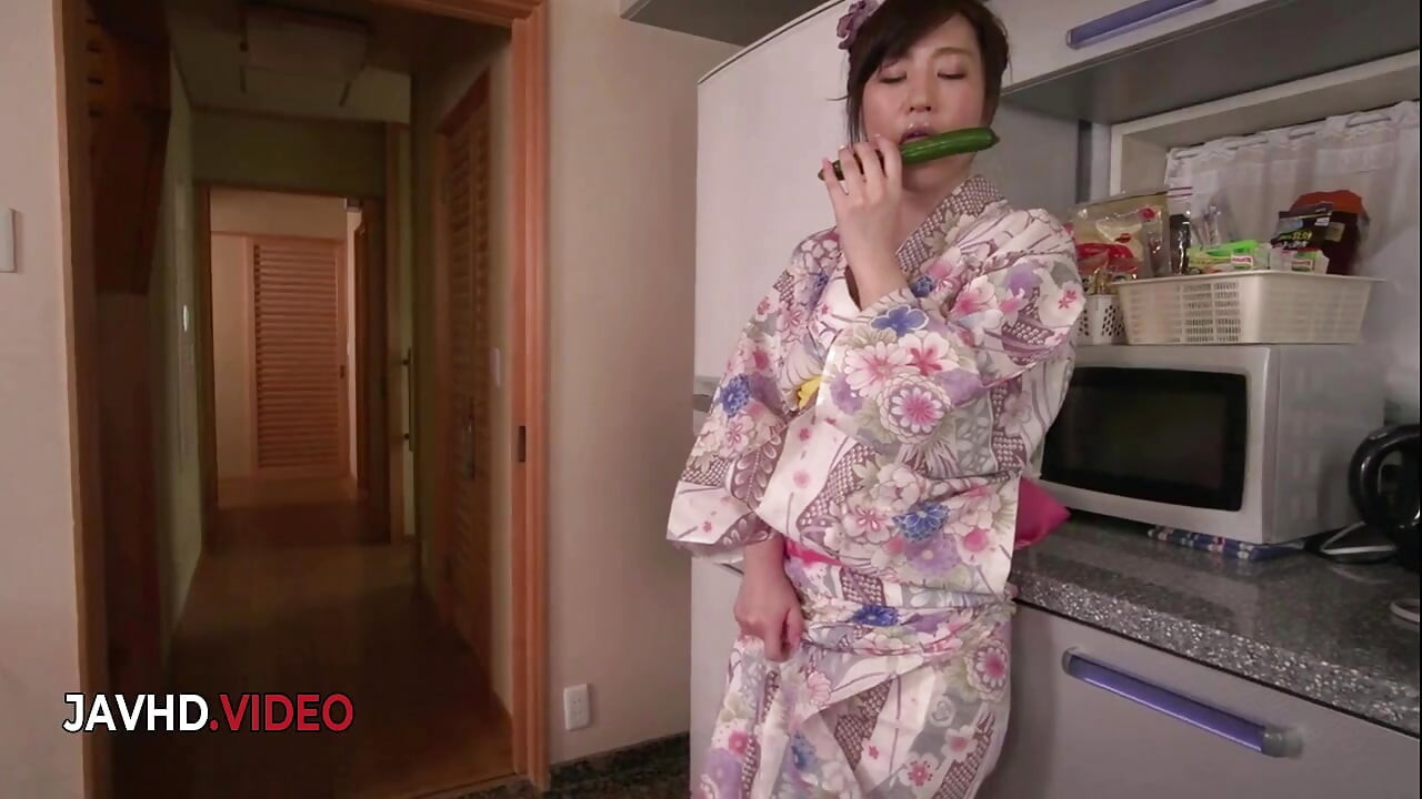 Ryouka Shinoda'nın vahşi Japon solo gösterisi hızla edepsizleşiyor
