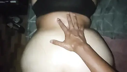 En iyi arkadaşımı domaltarak patlatıyorum ta ki sürtüğün tüm kuyruğunu kırana kadar, onu hamile bıraktım