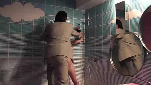 Süper seksi Alman bebek gets ona şaşırtıcı kıçını tokat tarafından ona cezalandırıcı