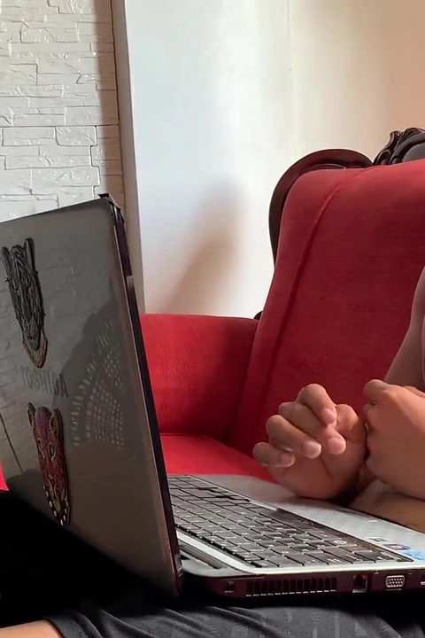 Oturma Odasında Rahatlamak Ve Bana Çekiyorlar
