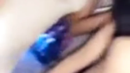 Piliç parti sırasında üstünü soyar ve sutyenle dans eder.mp4