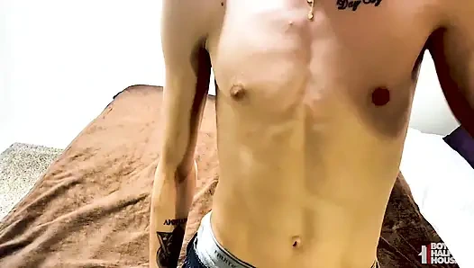 Levi Rhodes babasının sikini şampiyon gibi alıyor