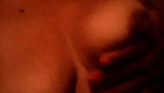 meme uçlarına dokunmak