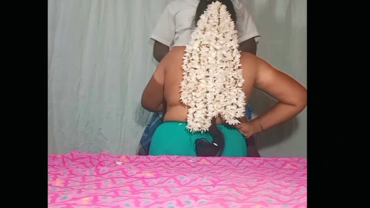 Hintli tamil ateşli ev hanımı sikişiyor