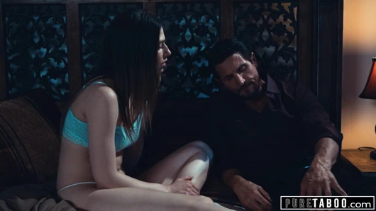 Saf tabu üvey anne üvey amca ile genç yakalandı ve katıldı