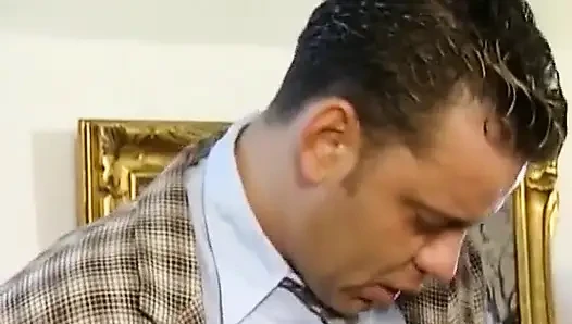 Almanya'dan döl yiyen sürtük birkaç sert yarağı memnun etmek zorunda