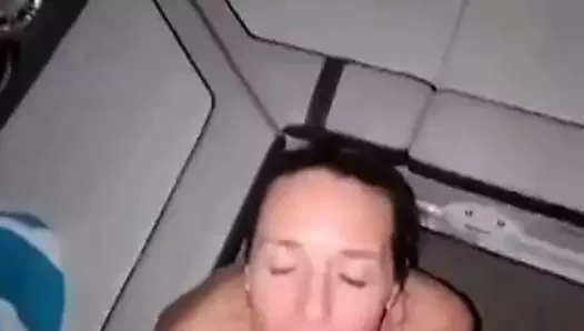 Bir teknede yüz bakımı