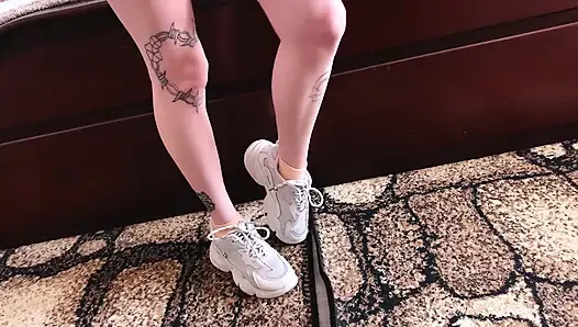 Ayaklarımı beğendin mi? O zaman onlara bak