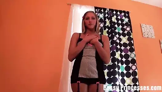 Beni bir findom tanrıçası gibi şımart