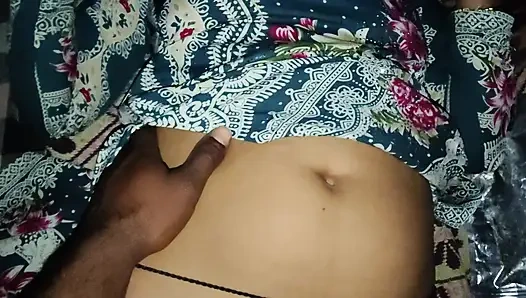 Komşu baldız büyük bir arazi tarafından sikiliyor