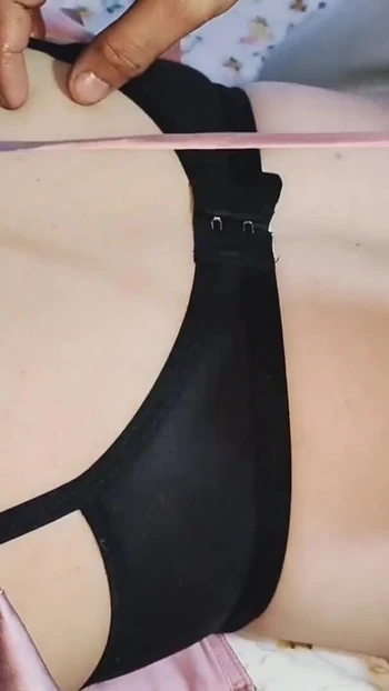 Мощный момент из "Чувственный массаж жены принимает неожиданный поворот"