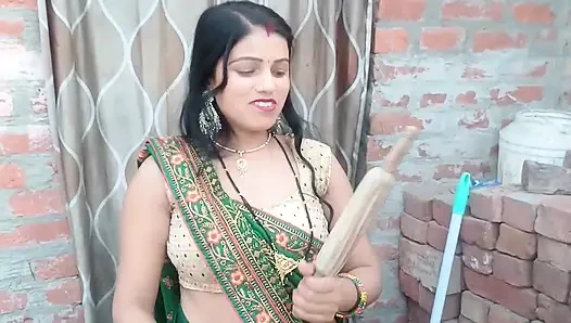 Büyük üvey kız kardeşim kızdı, tek kişilik yatağı paylaştık, tam Hintçe ses