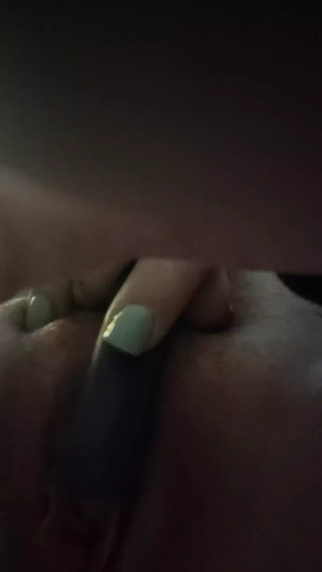 Послушай эту мокрую молодую киску... Вкусный