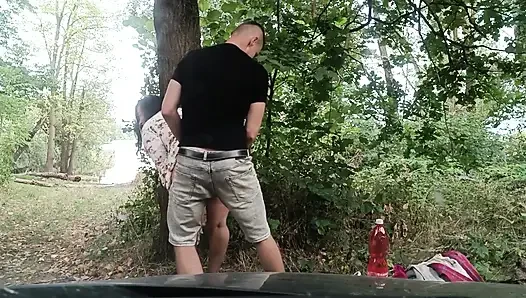 Arabada bir kamera var.