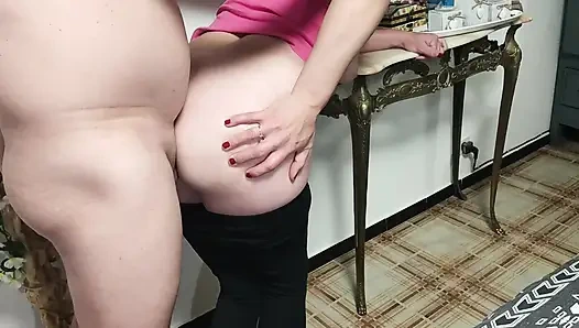 Sürtük evli evli kadın götten ve amından sikiliyor