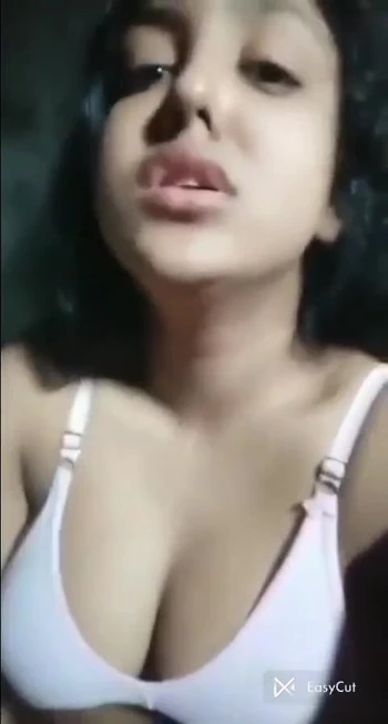 Знаковый момент из "дези пальцами девушка играет с огурцом, индийская бенгальская девушка пальцами"