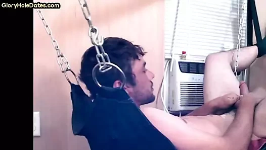 Ev yapımı dilf evinde yarak emiyor ve sikişiyor