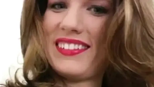 Devlyn'in derin gırtlak becerileri gösterisi