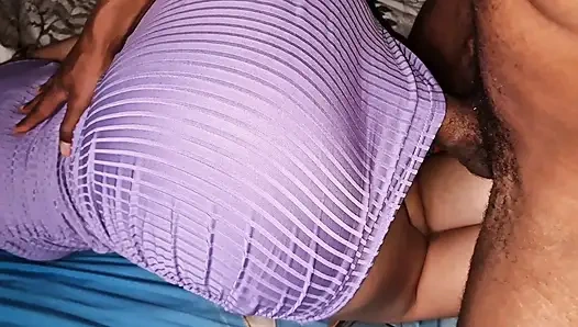 Baldız evde yalnız kaldı, beni külotsuz kısa bir elbiseyle kışkırtmak için odasının kapısını açık bıraktı