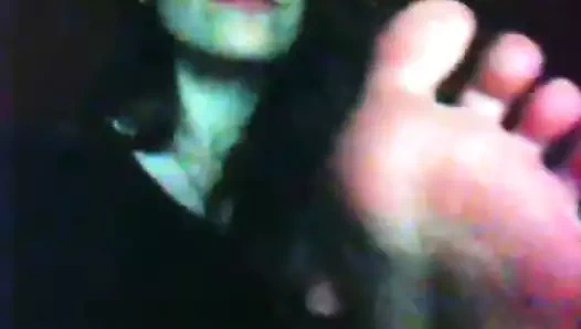 Fransız amatör kız yalıyor ona kendi ayak üzerinde kam