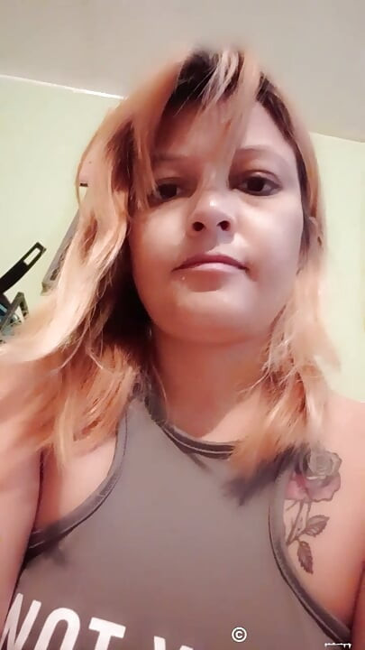Hot single gives herself pleasure