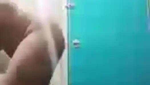 Güzel bir çıplak duş almak beni çok heyecanlandırıyor