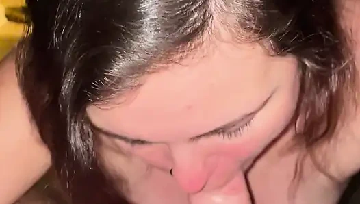 Dövmelibrunnette'in büyük yaraklı domaltmalı sikişi