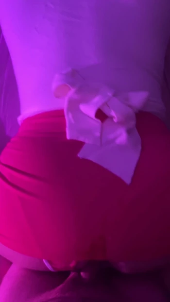 Сногсшибательный момент из "Он кончил! Трахаю в трусики в сторону! Сперма на заднице и юбке"