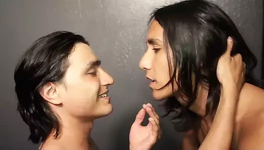 Sevimli sıska latino gets bir sıcak oral seks ve sürmek onun latino erkek arkadaş büyük horoz