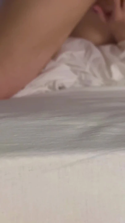 Özellikle senin için, gözlüklü kahverengi esmerin yakın planı