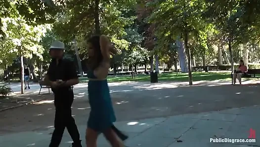 Melek sürtük geçit töreninde!