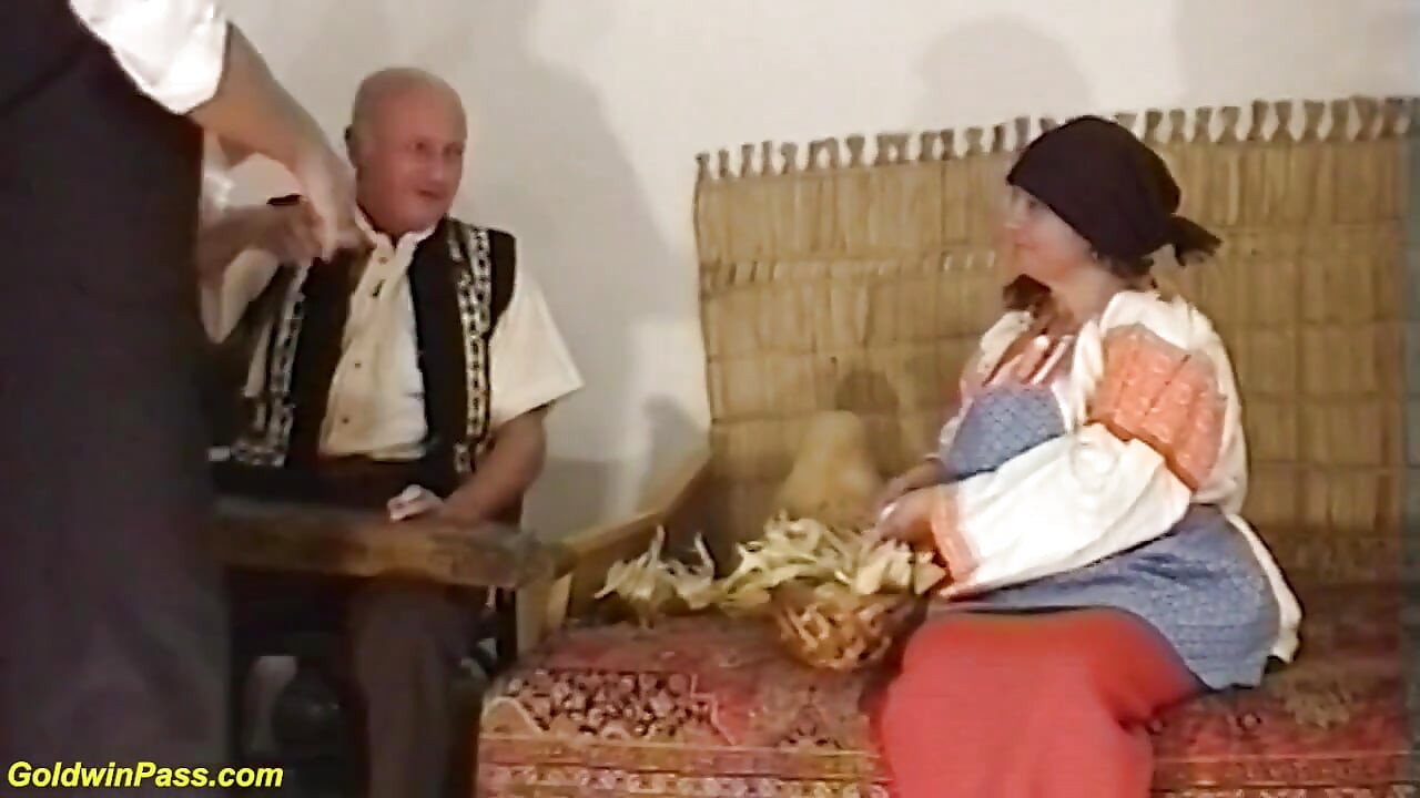 75 yaşındaki nine ilk üçlü grup seks