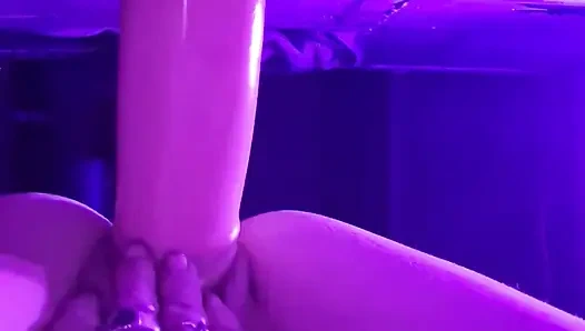 13 inçlik dildoma biniyorum