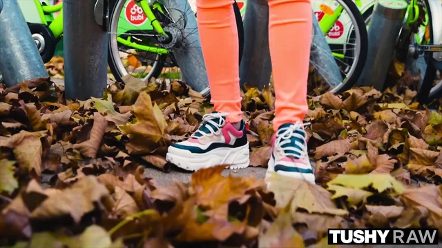 Tushyraw onun kıçından bir horoz almak hakkında tek düşündüğü