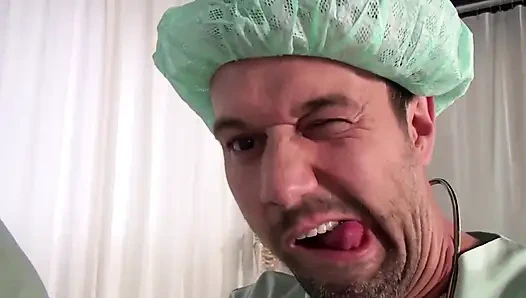 Hastanede amcık kontrolü... Üçlü amcık sikişi