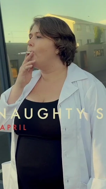 Захватывающий момент из "Домина госпожа Апрель - сексуальная чернокожая Пэм встречает госпожу April"