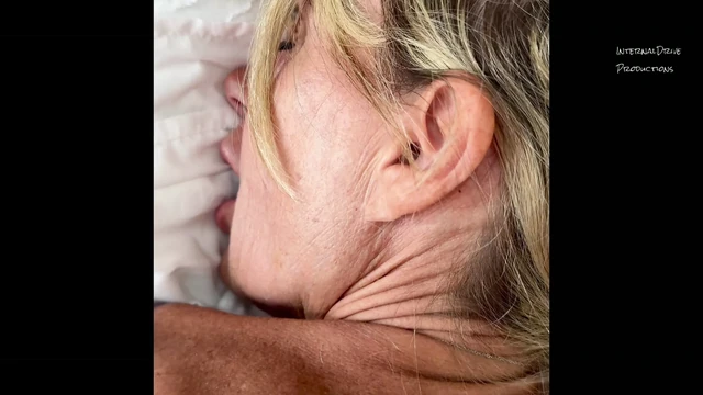 У моей жены многократные оргазмы с аналом.