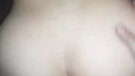 50 yaşındaki adam 21 yaşındaki kızı kıçından sikiyor