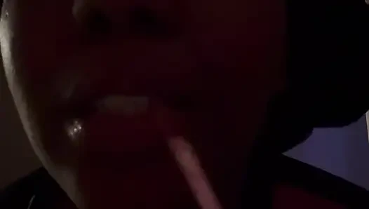 Bugün FaceTime görüntülü görüşmesinde bir hayranımı sikiyorum