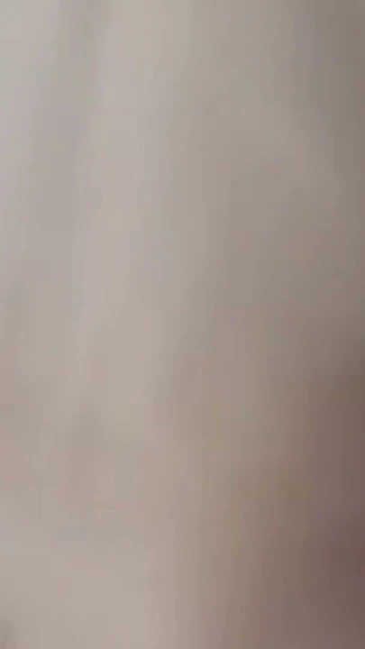 Kar günü üçlü grup seks. Arkadaşının kocasının yarağının üstüne oturup kalkması için uyandım. Hızlı bir çifte penetrasyondan sonra biniş için göt benimdi | Klip 2