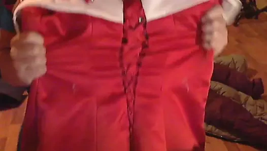 Kırmızı gece elbisesi